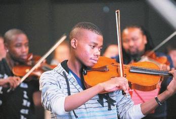 Das Bochabela String Orchestra ist sichtbares Erbe der Politik Nelson Mandelas - so heißt es in der Beschreibung der diesjährigen Europatournee.