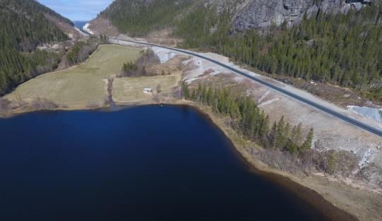 dårlig grunn Utretting og utslaking av bakken over Sørskaret Redusert stigningen, senket vegen i toppen Omlegging av vegen ved Rødsjøen på