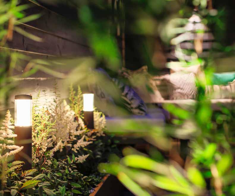 LIV Den frittstående lampen LIV er rundtlysende og gir varmhvitt stemningslys. Lampen passer svært godt mellom plantene i en rabatt, langs en gangsti eller terrasse.