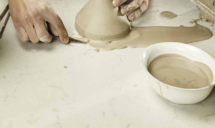 Topp Egenskaper ved Silestone Silestone er naturlig kvarts laget for å gi farger og teksturer for kjøkken- og