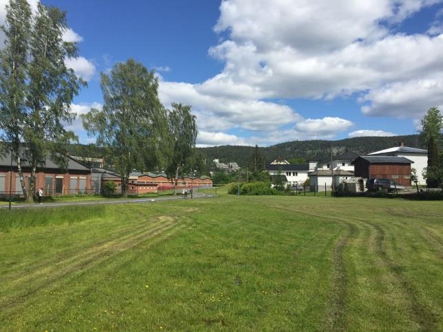 19 av 46 Figur 10. Grøntområdet og sykkelveien ved Sundland næringspark. Foto: Norconsult. 4.1.5 Korridor Sundland vest Boligfelt og boligområder Nærmiljøet er også her en del både av Sundland byutviklingsområde (se omtale i kap.