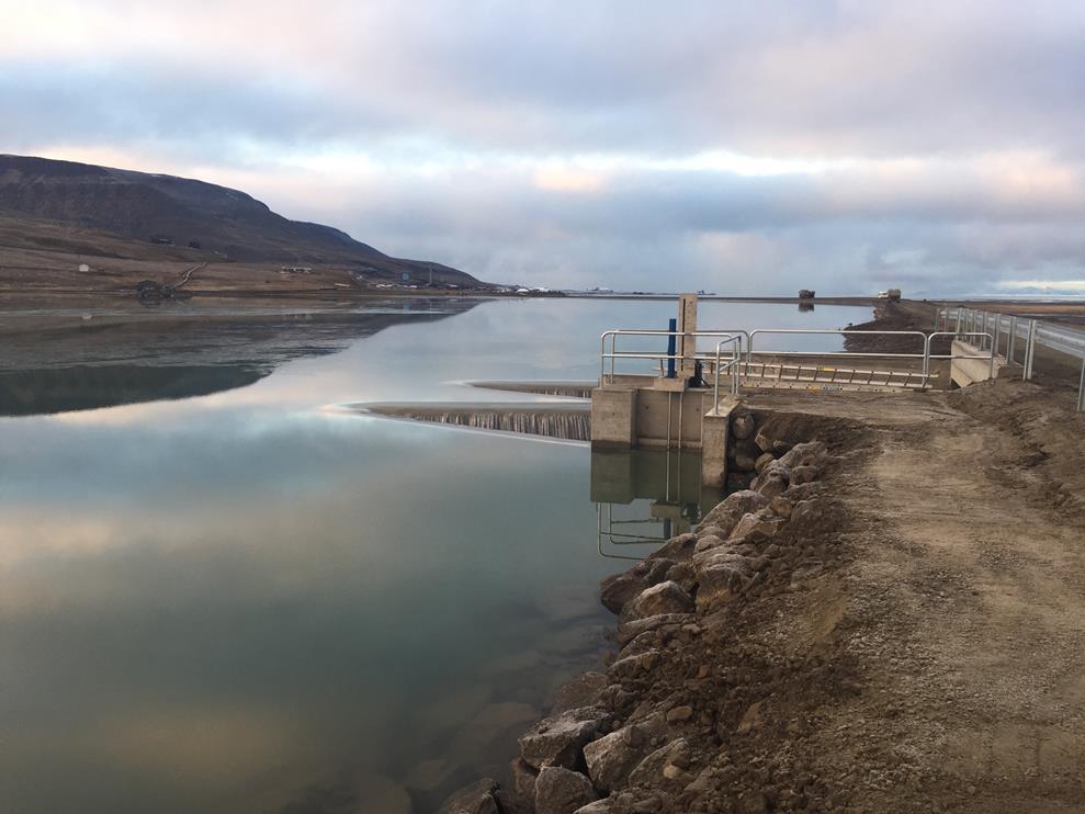 Forord På grunnlag av bestilling fra kontrollutvalget i Longyearbyen lokalstyre har KomRev NORD gjennomført forvaltningsrevisjon av kommunens investeringsprosjekt.