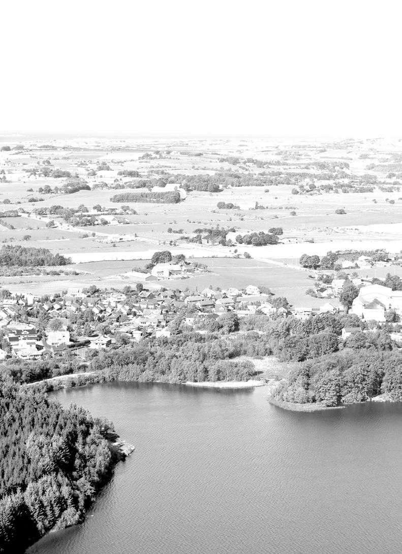 Tangarholen - et idyllisk sted å vokse opp, et fantastisk sted å bo - med Frøylansvatnet som din beste nabo - uansett vær og vind