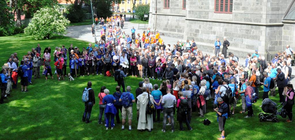 ILEN KIRKE UNDER ÅPNINGSVANDRINGEN TIL OLAVSFESTDAGENE vandringer langs pilegrimsleden, og pilegrimene er avhengige av forutsigbarhet med hensyn til både tilgjengelighet, kapasitet, pris og kvalitet.