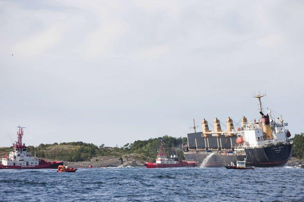 Full City slepes av grunn på Såstein av tre taubåter Operasjonen