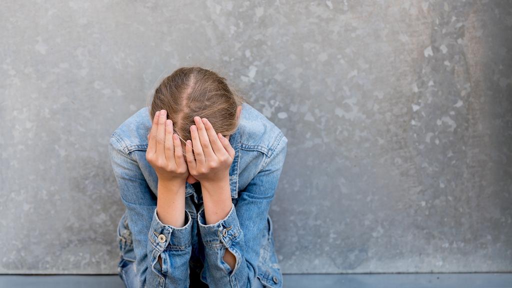 den tåler å høre dette, men at det er vondt for ingen barn skal ha det sånn. Gråt trenger ikke å være dumt, da blir det lettere for barnet å forstå at det det har opplevd ikke er greit.