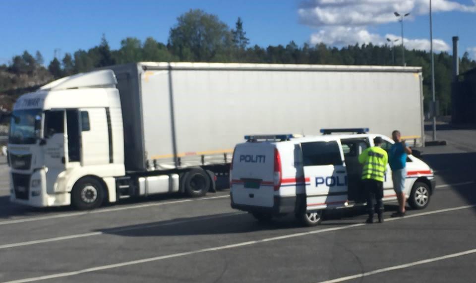 Vi kunne tenke oss at Statens Vegvesen hadde hyppigere kontroller på Svinesund enn det de hadde når vi var der. Mye gammelt og slitt materiell ruller over grensen.