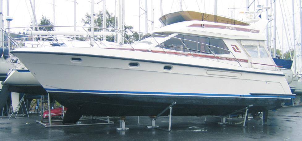 22 OPPLAGSUTSTYR : Motorbåtkrybber MOTORBÅTKRYBBE GOLIAT KRYBBE FOR BÅTER OPPTIL 50. Den er produsert av sjøvannsbestandig aluminium.