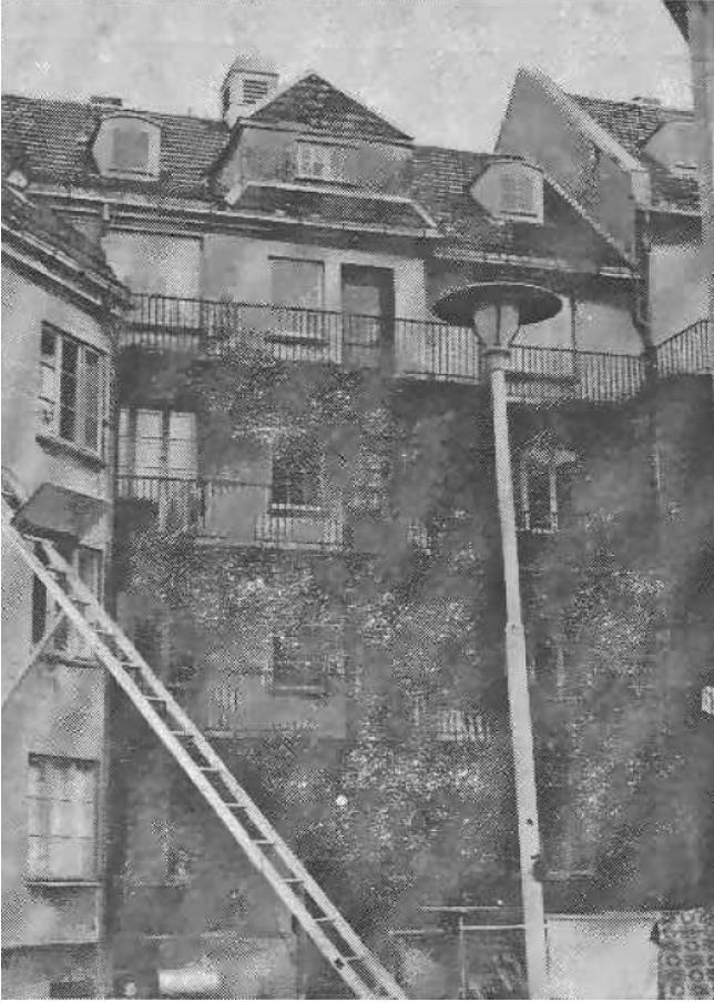 Brannkonseptet bygårdene ble bygget etter Yttervegger av tegl og etasjeskillere av tre. Nytten av to trapperom i stede for ett var anerkjent på sent 1800-tall og fører til «trappeloven» i 1895.