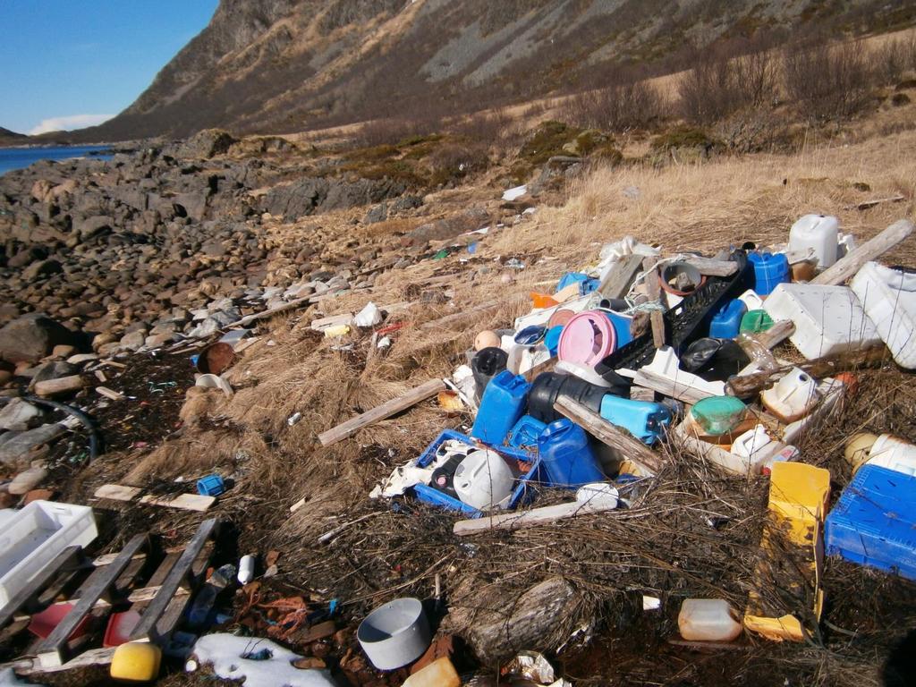 Adopter en strand Har du en favorittstrand med stadig tilsig av herreløst marint avfall? Eller kanskje en strand som er så forsøplet at det vil ta lang tid å få fjernet alt avfallet? Adopter den!