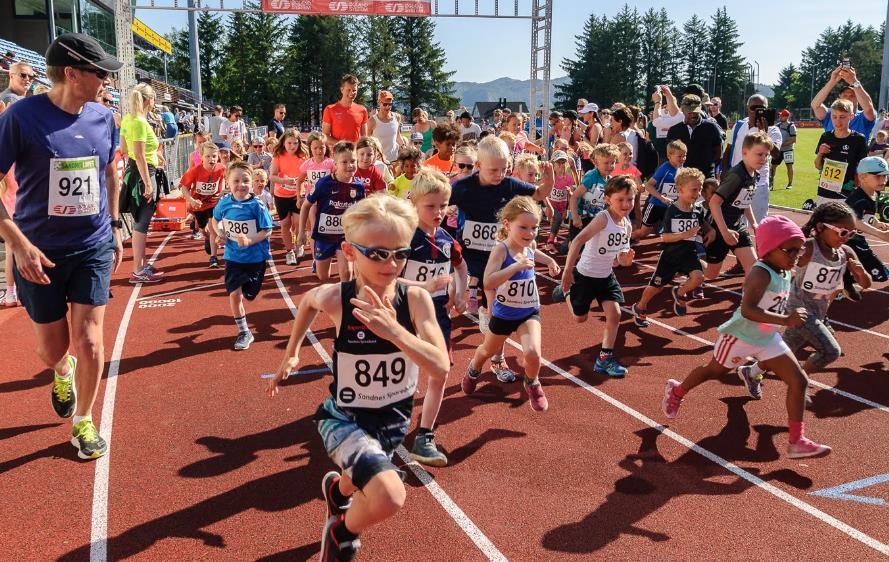 Mosjonsløpet skal ha en lav terskel for deltakelse og gi et løpstilbud til hele familien. Bilde: Starten av barneløpet, Sandnesløpet 2018. 3.7.