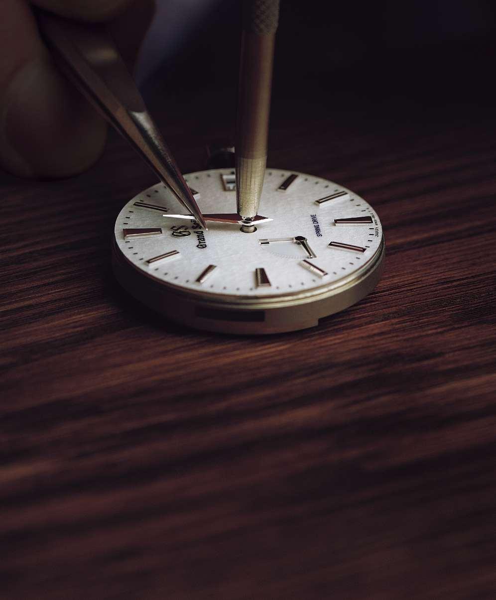Made by hand for those who value perfection. Observe the glide motion second hand of a Spring Drive watch.