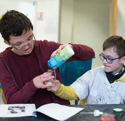 UNE EXPERTISE L association gère une soixantaine de dispositifs qui concourent à accompagner plus de 5 000 personnes au quotidien, enfants, adultes, aînés et ce quel que soit leur handicap.