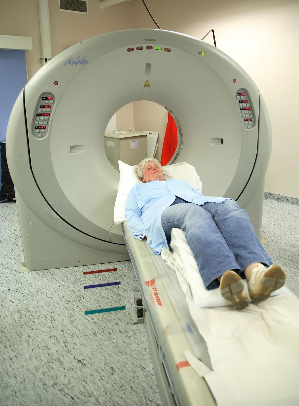 CT/PET/MR på røntgenavdelingen Det finnes ulike bildeundersøkelser som heter CT, PET og MR. Røntgenapparatet er i trommelen ved CT. Trommelen går rundt mens den tar bilder.