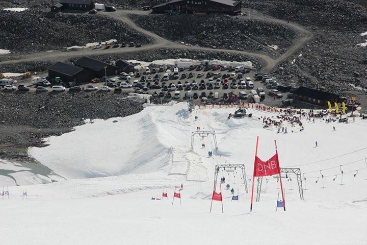 på rutinene våre og blir enda bedre på sikkerhet i bakken før neste skisesong tar til (barmarken kom litt sent i gang, men alpinsesongen starter som kjent 1. mai).