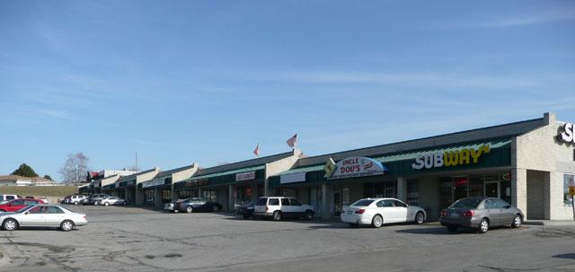 COMMERCIAL FOR SALE Applewood Plaza 9505-9539 Q Street Omaha, NE (96th & Q Street) BUILDING DATA SITE DATA FINANCIAL DETAILS $2,595,000 Shopping Center for sale at 96th and Q.