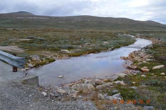 Bilde 4: Svåne nordover fra / nedstrøms tidligere Nordre Grøna bru. Bilde 5: Svåne nord for / nedstrøms tidligere Nordre Grøna bru.