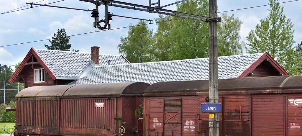 Det ble montert ny Stoneart koksgrå firkantskifer i 2016. Roa Stasjon Roa stasjon ble åpnet i 1909 da Bergensbanen ble åpnet.