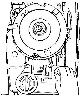BRUK 5. Plasser knuten på startsnoren i hakket på svinghjulet, og vikle snoren med klokka rundt svinghjulet. 29193 6.