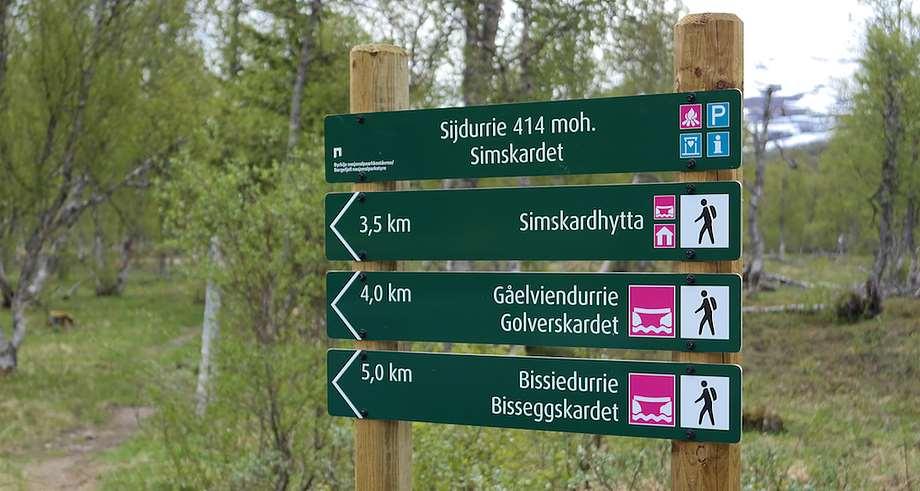 34 Komagdalen skiltforslag fra Vardø kommune/ Vardø kommune har lagd skilt til sine perleturmål hvor hengebrua i Komagdalen er et av dem. Forslag vises i bilde under.