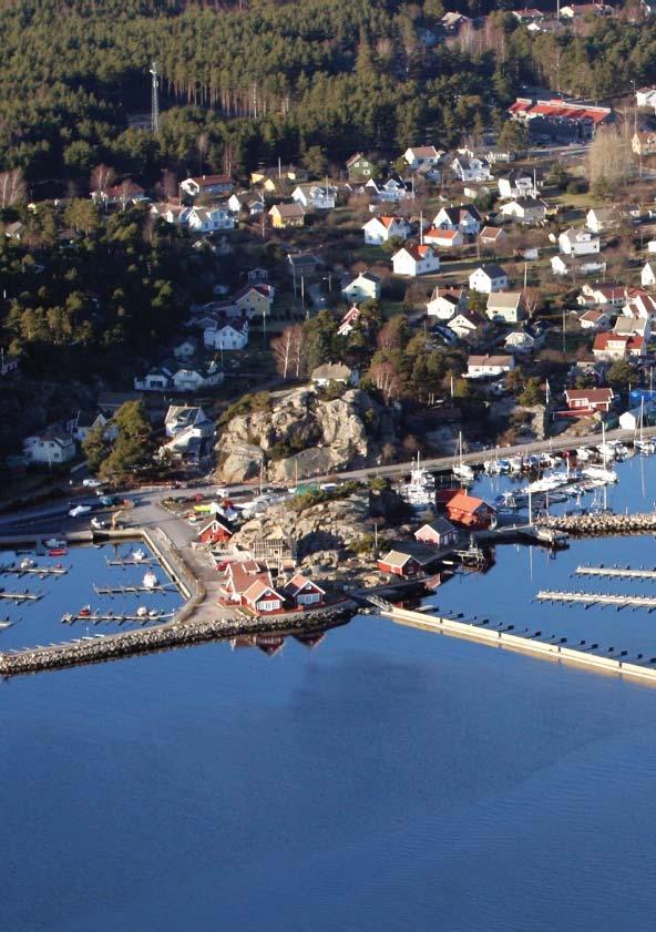 Lengre syd på Skjærhalden har vi Lorentzenhavna som er privat, med cirka 260 båtplasser. Videre er det 32 kommunale båtplasser ved den nye bystranda Kroksand.