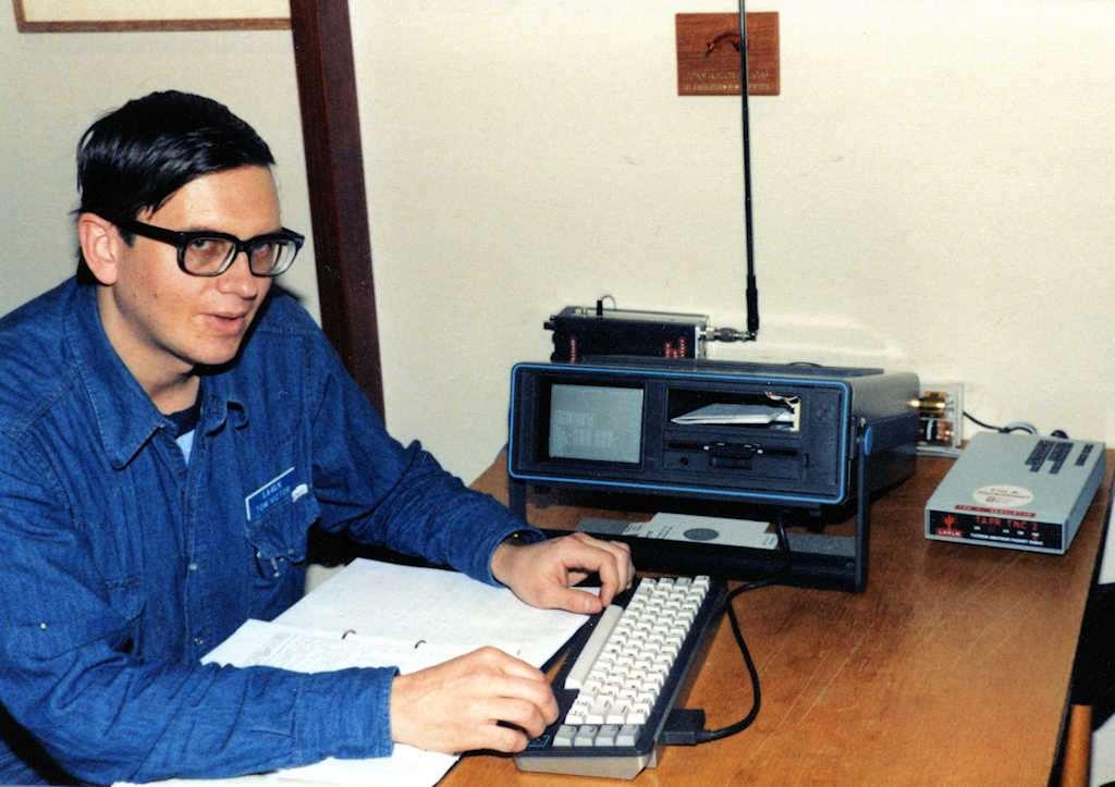 1982: PAKKERADIO AX.