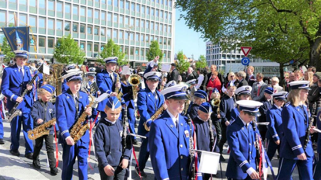 Foto: Kjell Halvorsen 38. Steinerskolen 39. Eiganes skole 40. Den franske skolen 41. Eiganes skolekorps 42. Lassa skole 43. Tjensvoll skole 44. Auglend og Tjensvoll skolekorps 45. Auglend skole 46.