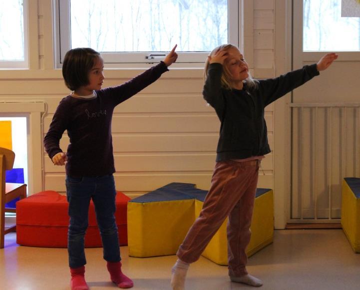 Dans og regi har stått på plan hos noen av ungene.