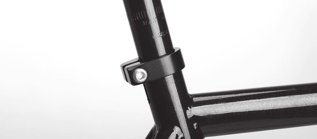 3.6 > SETE Setet på X-ZITE-sykkelen din er alltid montert på setepinnen fra fabrikken. Monter setet på sykkelen ved å føre setepinnen ned i rammerøret.