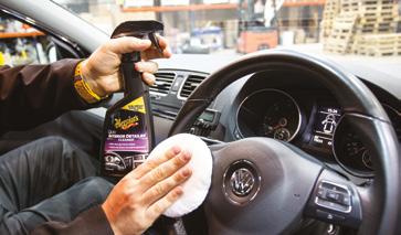 2: Alle innvendige flater i bilen bør behandles minst to ganger i året, for å holde dem rene og tilføre beskyttelse.