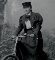 Betzy på sykkel, Drammen 1896 Da Arbeidstilsynet skulle ansette landets første kvinnelige inspektør, som skulle ha ansvar for kvinners og barns arbeidsforhold i hele landet, var Betzy Kjelsberg et