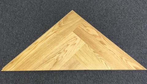 Ferdig start-triangel Detaljtegning Senter av rom 50 mm 976 mm Dersom du har beregnet og laget oddetall antall triangler, legg de to ytre trianglene til side.