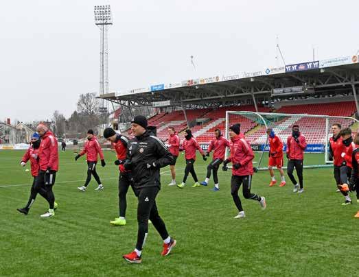 TIL-hjelp til Remiks-kampanje Remiks er en bedrift som støtter Tromsø IL, og får nå hjelp av TIL-spillerne til å nå ut med informasjon om glass- og metallemballasje.