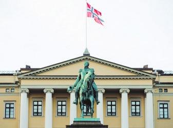 Svarord VANSKELIG Nådeløs NÅDELØS BILDEQUIZ FOR STORE OG SMÅ Hvem frem stiller statuen på plassen foran slottet i Oslo?