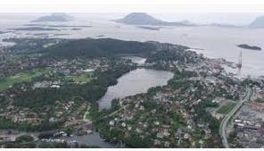 Kystkommune mellom Bergen og Ålesund Ca 12000 innbyggere Industrikommune Kommunale helsetenester utanom