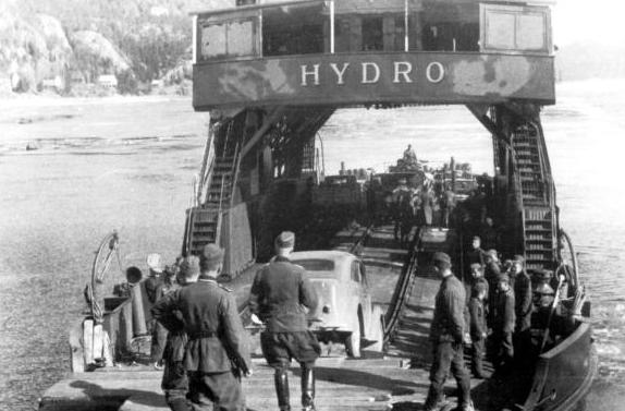 I 1911 ble banen elektrifisert som første normalsporede jernbane i Norge. Opplegget for elektrisk jernbanedrift i Telemark, skulle senere sette standard for elektrifisering i Europa.