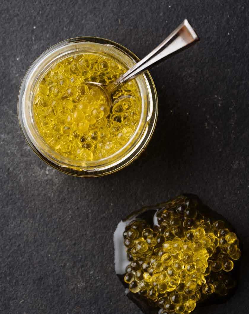 CAVIAROLI CAVIAROLI CAVIAROLI er en spennende bruk av råolje, kapslet inn i små kuler som gjør at oljens utseende kan minne om kaviar derav navnet.