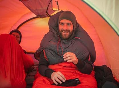 Spesialdesignet for vinterekspedisjoner SPITSBERGEN Gjennom en årrekke har Helsport opparbeidet seg erfaring ved å designe produkter for polare ekspedisjoner.