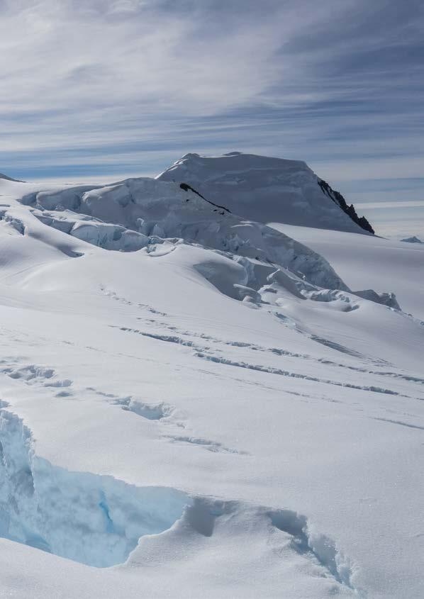 TEAMET LEGENDEN OG DEN UNGE BØRGE OUSLAND VINCENT COLLIARD "Børge Ousland is arguably the most accomplished polar explorer alive!