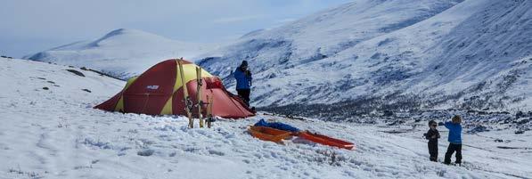 Spesialdesignet for vinterekspedisjoner SVALBARD CAMP 6 CAMP VÅRT STØRSTE X-TREM TELT, MED SVÆRT GOD HØYDE OG TO INNGANGER Svalbard 6 camp er ideelt som basecamptelt, og det beste valget for en