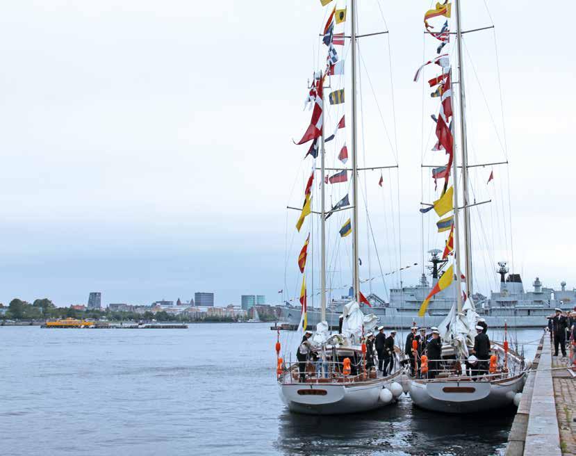 000 SØMIL, 13 LANDE, 26 HAVNE - NYHOLM KOMMENTAR: FORSVARET OG POLITIET SKAL SAMMEN SIKRE TRYGHEDEN PÅ HAVET To, der altid står skulder ved skulder, er Søværnets to sejlførende skolefartøjer Y 101