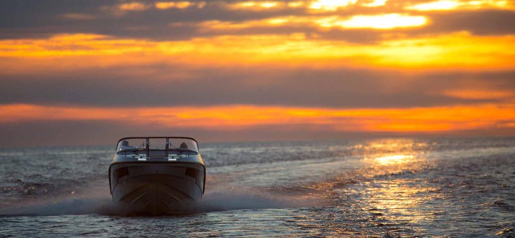 MADE IN THE MIDNIGHT SUN Velkommen til midnattssolens land. Her bor og arbeider Finlands stolteste båtbyggere under en magisk sommerhimmel malt i de vakreste farger.