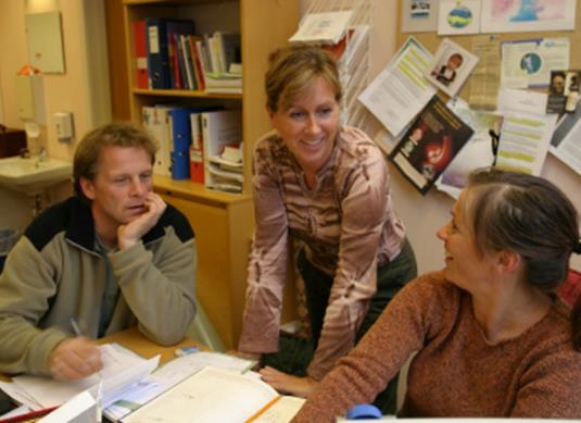 6 år i formative år som studenter i storbyer gjør sitt.