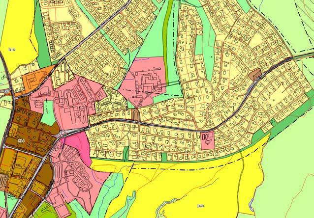 Figur 5: Utsnitt av kommuneplanen for Nannestad I kommuneplanens arealdel 2013-2029 er strekningen avsatt til nåværende vegformål og langs nordsiden ligger det stiplet fremtidig gang- og sykkelveg.