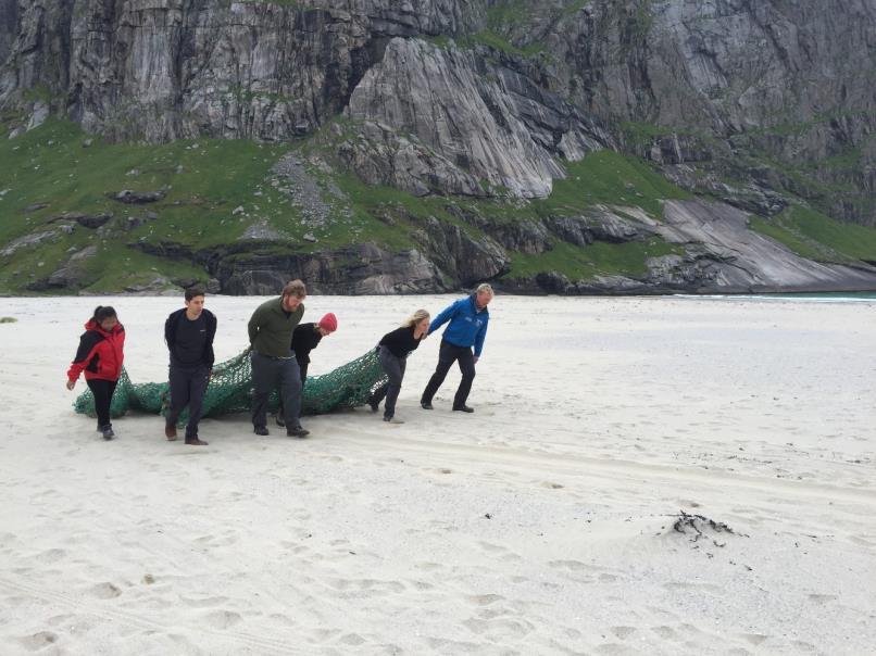 Sundklakk) Bruk av frivillige, men har med reiseleder Fiskerifagskolen med Skøyte og