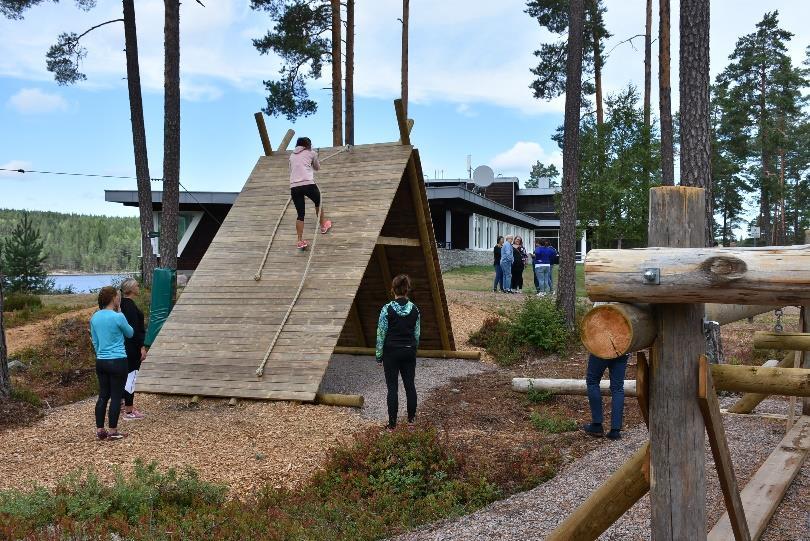 KLATREPARKEN I juli 2018 åpnet vi vår nye aktivitetspark. Parken består av: 14 hinder Crossfitløype med 5 ulike hinder.