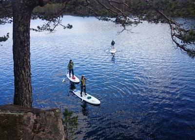 STAND UP PADLEBRETT GRUPPEAKTIVITET (EKSTERN SAMARBEDISPARTNER) Padletimen 4-8 personer ca 1.5 t - 590,- pr. person: Vil du teste ut stående brettpadling?