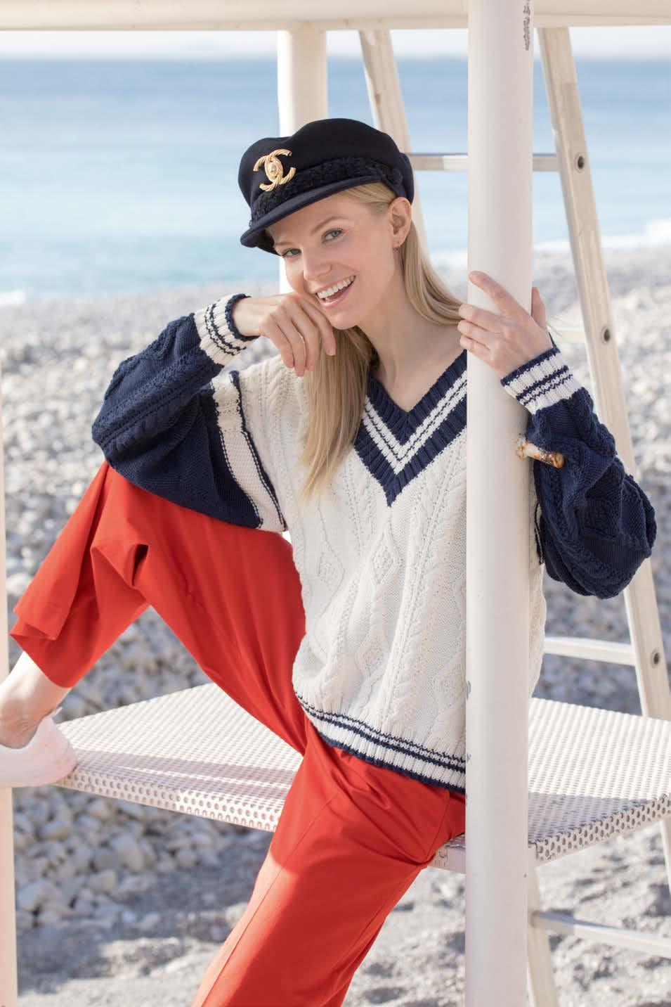 Fra Coco Chanels Breton-striper og classy tennis-gensere i stripe-kombi med fletter til lekre twin-sets i strukturmønster, kult tilbehør og en supersoft, chunky bomber og lubben genser til å kaste