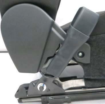 3) Install the seat cushion trim () to hook ().