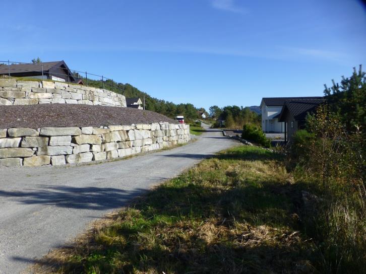 Eksempel frå Strandvik, Fusa, som viser ein vanlig praksis Plassering av veg -